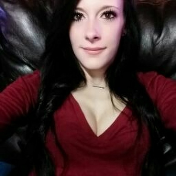 Meet your Posher, Caitlin - Picture 1 of 1